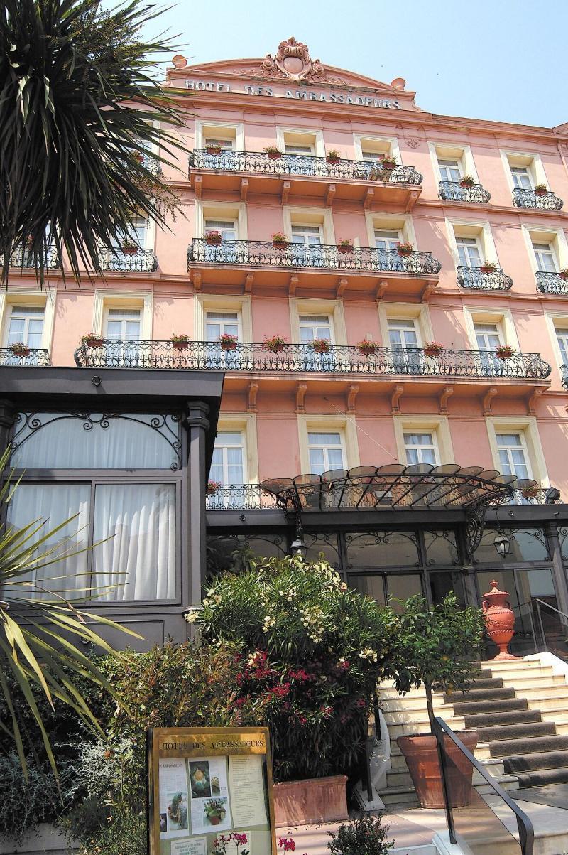 แกรนด์ โฮเต็ล เด อองบาสซาเดอร์ Hotel ม็องตง ภายนอก รูปภาพ