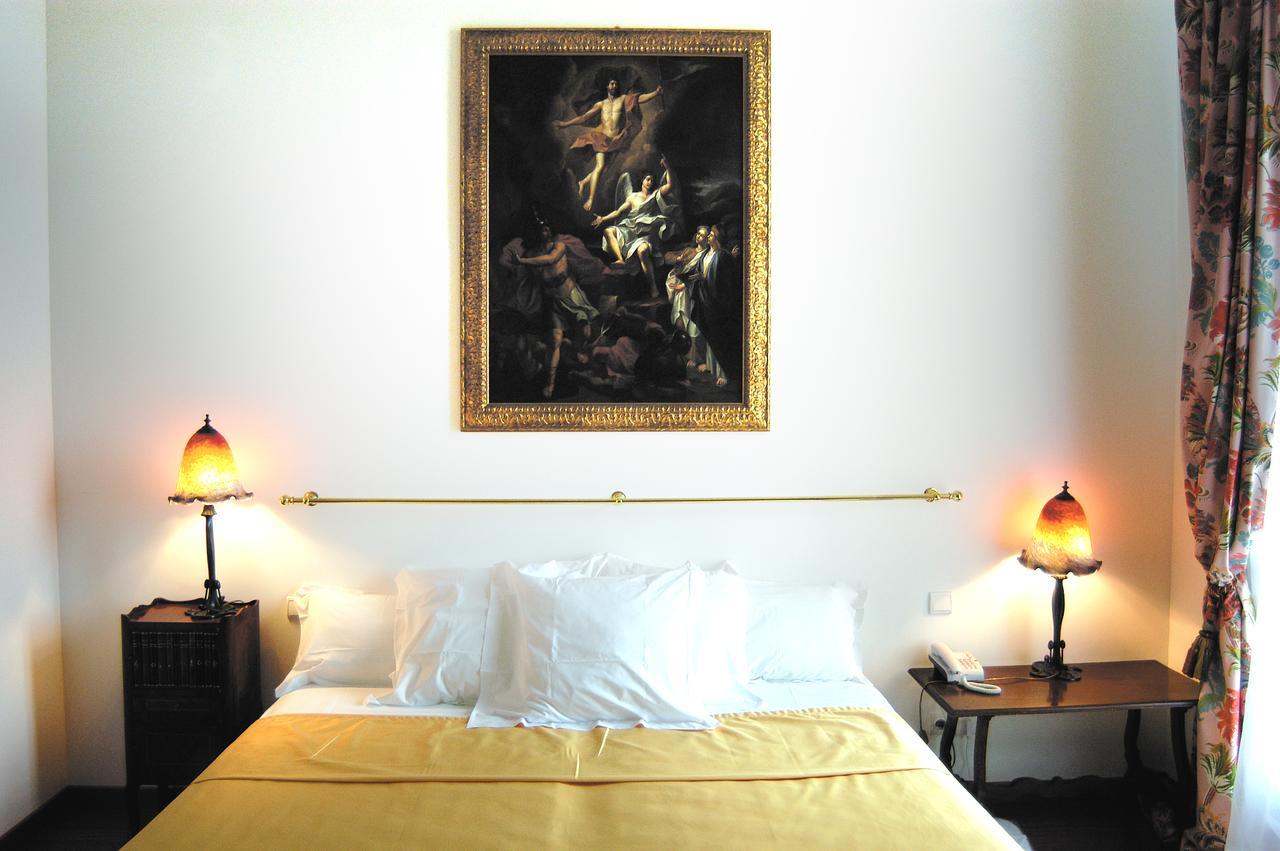 แกรนด์ โฮเต็ล เด อองบาสซาเดอร์ Hotel ม็องตง ภายนอก รูปภาพ